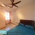 Bradong Homestay - Musllm Only, 3 Queen Bedrooms, Seaview, Infinity Pool, Gym, Near Drawbridge & Ktcc Mall