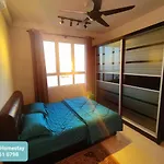 Bradong Homestay - Musllm Only, 3 Queen Bedrooms, Seaview, Infinity Pool, Gym, Near Drawbridge & Ktcc Mall