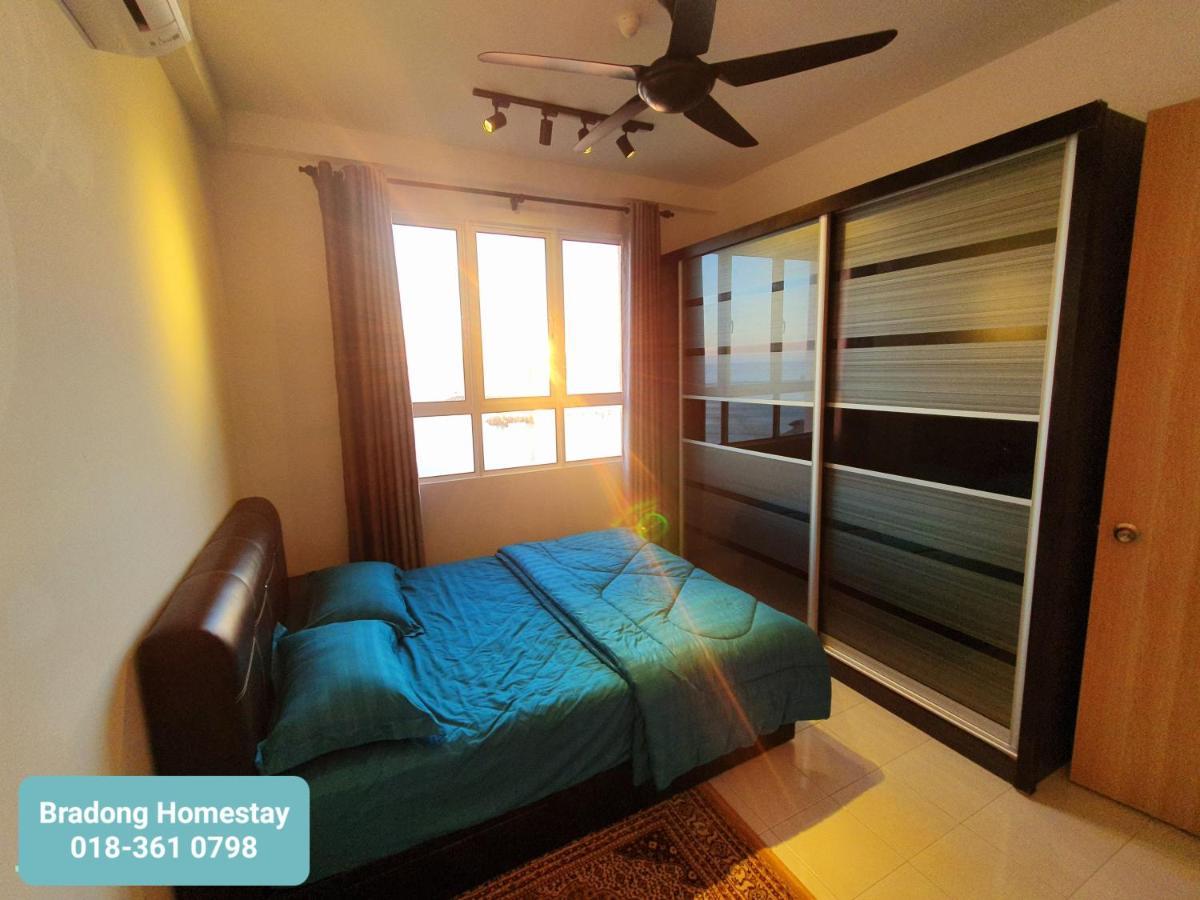 Homestay Bradong - Musllm Only, 3 Queen Bedrooms, Seaview, Infinity Pool, Gym, Near Drawbridge & Ktcc Mall